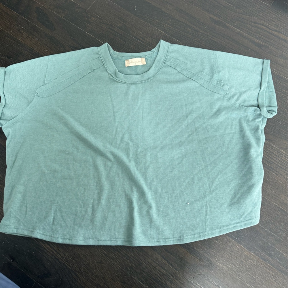 blueish green top